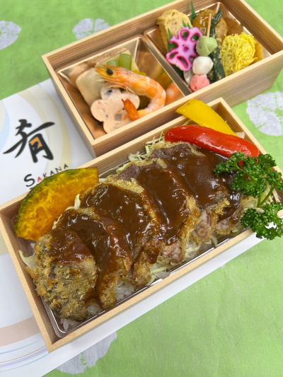 やわらかホホ肉の牛カツ重二段弁当